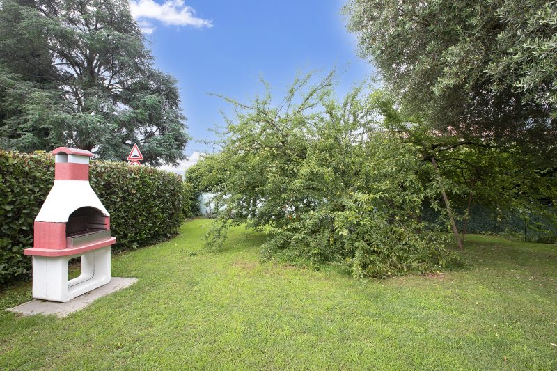Connie's Apartment Modern 2BR, Private garden, Mountain Views in Monvalle