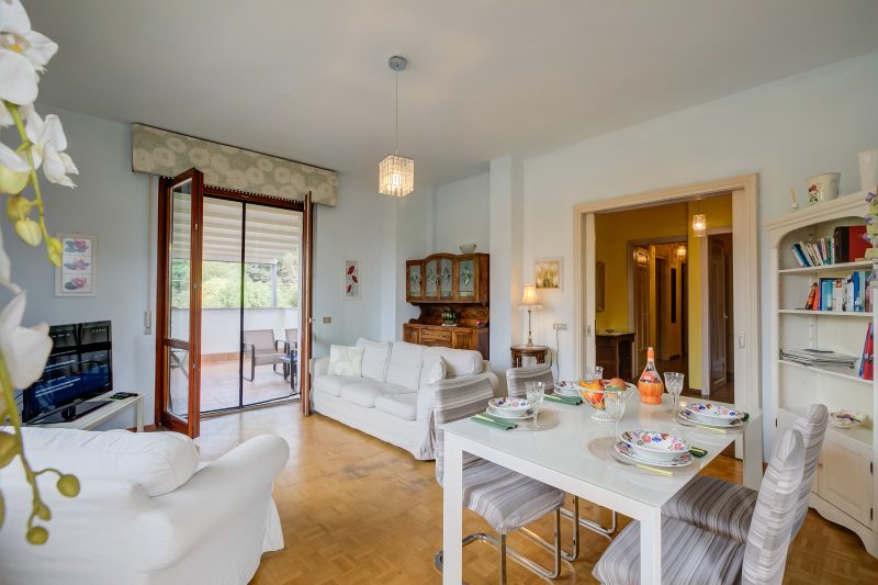 Connie's Apartment Modern 2BR, Private garden, Mountain Views in Monvalle