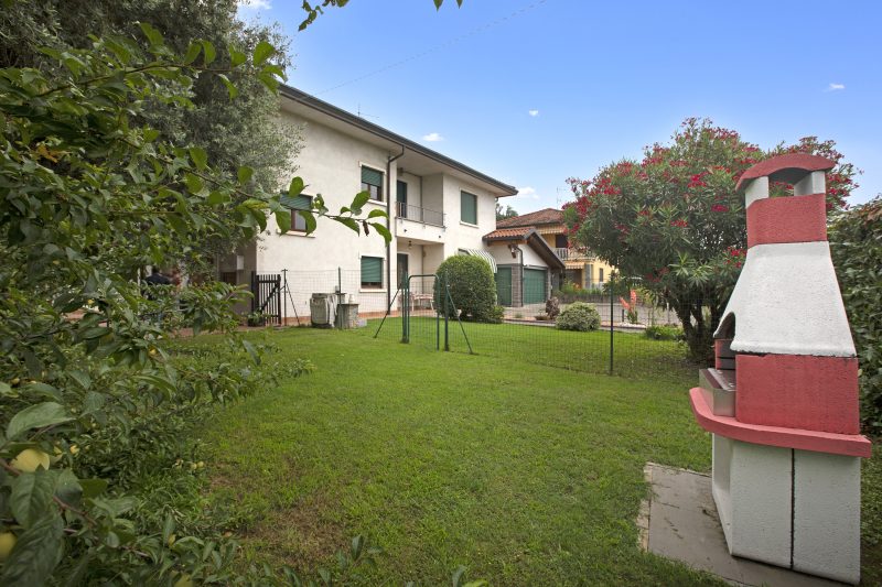Connie's Apartment Modern 2BR, Private garden, Mountain Views in Monvalle