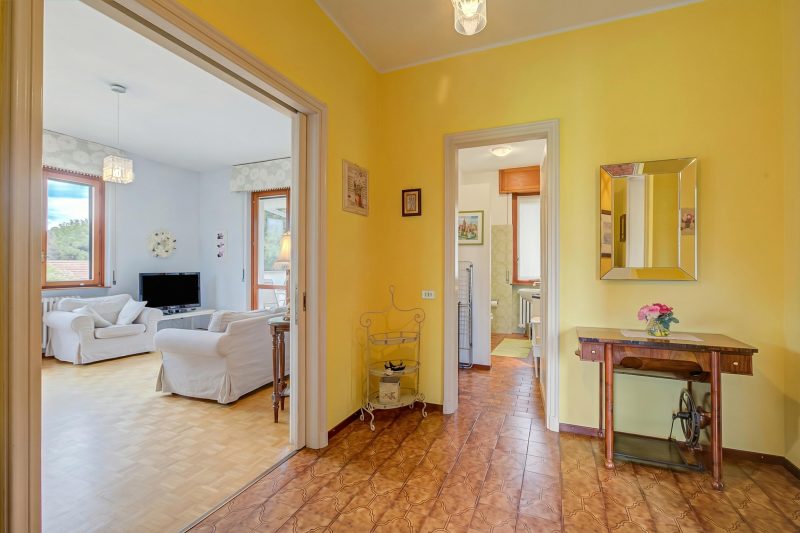 Connie's Apartment Modern 2BR, Private garden, Mountain Views in Monvalle