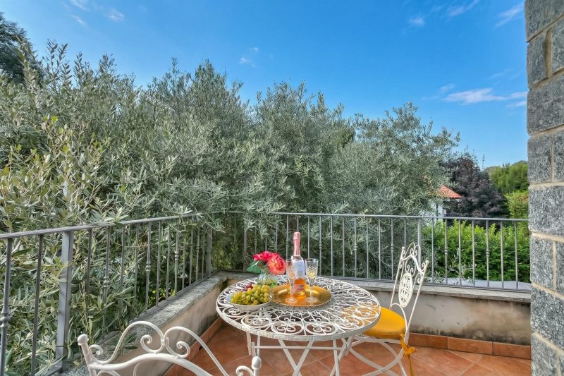 Connie's Apartment Modern 2BR, Private garden, Mountain Views in Monvalle