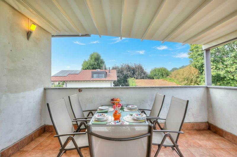 Connie's Apartment Modern 2BR, Private garden, Mountain Views in Monvalle