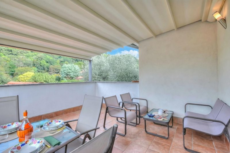Connie's Apartment Modern 2BR, Private garden, Mountain Views in Monvalle