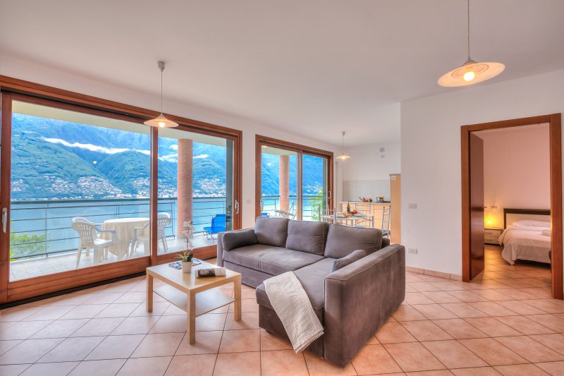 Va Pensiero sul Lago: Lake Maggiore Stunning View Balcony