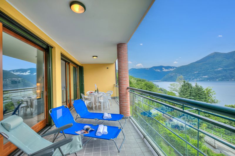 Va Pensiero sul Lago: Lake Maggiore Stunning View Balcony