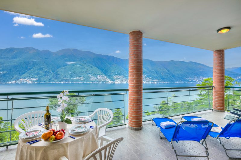 Va Pensiero sul Lago: Lake Maggiore Stunning View Balcony