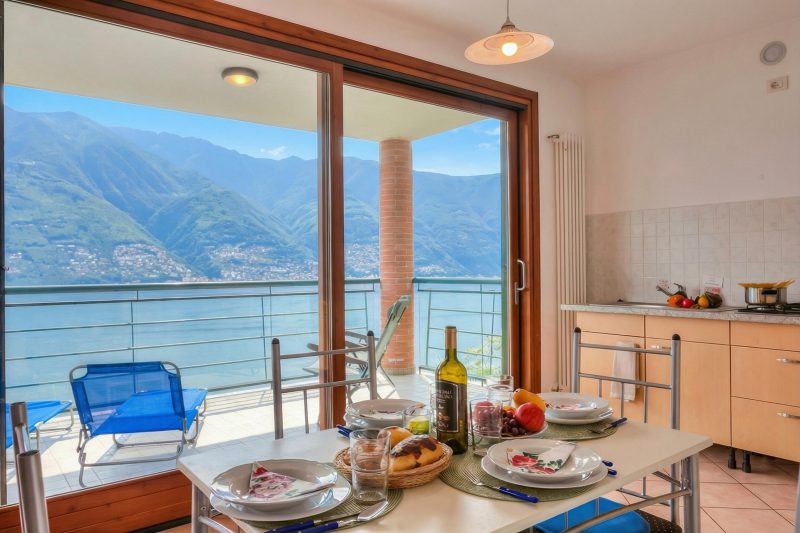Va Pensiero sul Lago: Lake Maggiore Stunning View Balcony