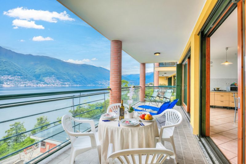 Va Pensiero sul Lago: Lake Maggiore Stunning View Balcony