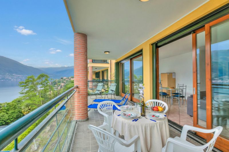 Va Pensiero sul Lago: Lake Maggiore Stunning View Balcony