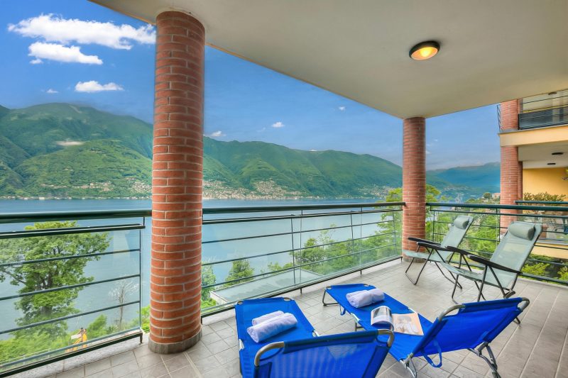 Va Pensiero sul Lago: Lake Maggiore Stunning View Balcony