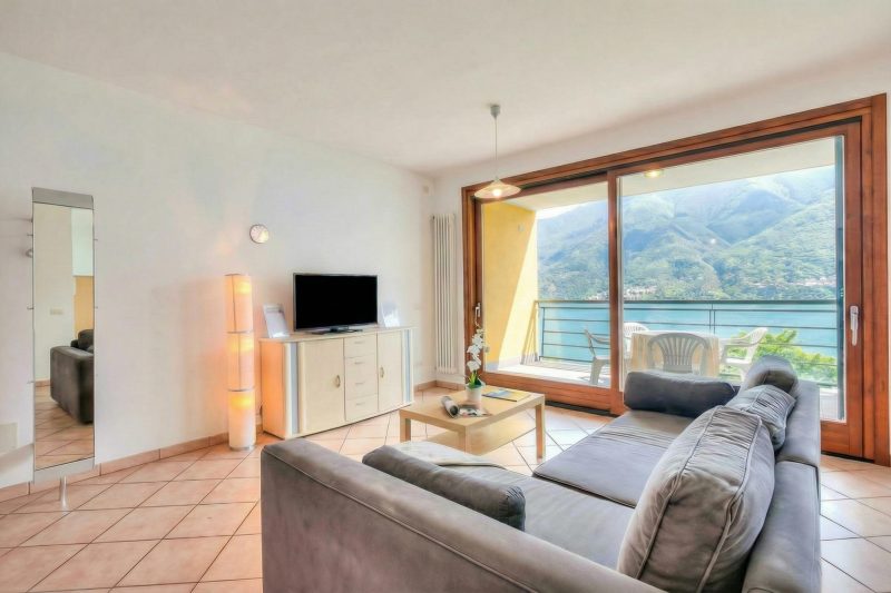Va Pensiero sul Lago: Lake Maggiore Stunning View Balcony