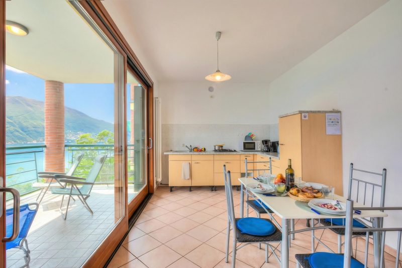 Va Pensiero sul Lago: Lake Maggiore Stunning View Balcony