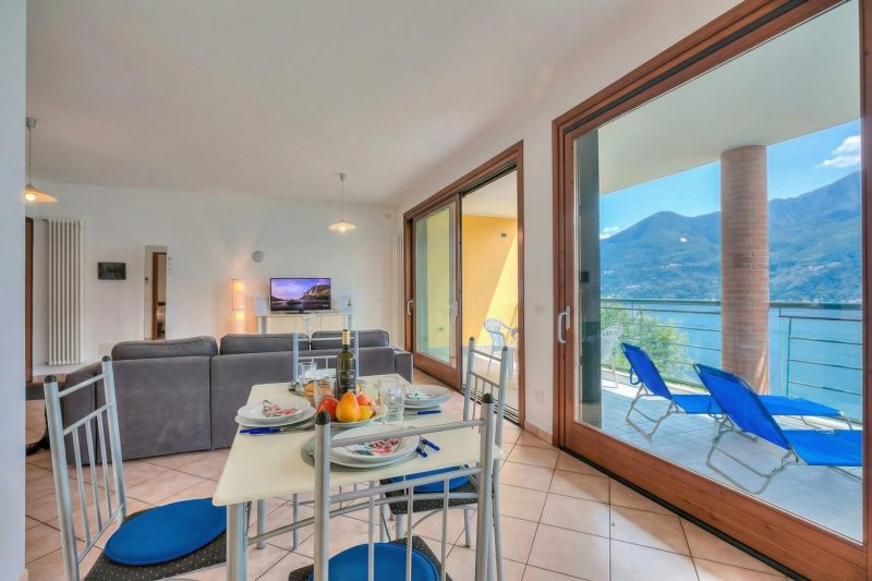 Va Pensiero sul Lago: Lake Maggiore Stunning View Balcony