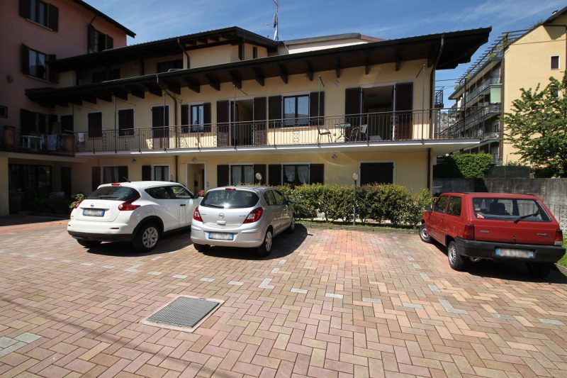 Petalo Bianco: 100m from Lake, Parking and Balcony