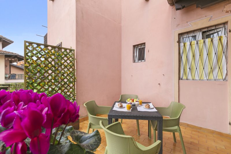 Petalo Bianco: 100m from Lake, Parking and Balcony