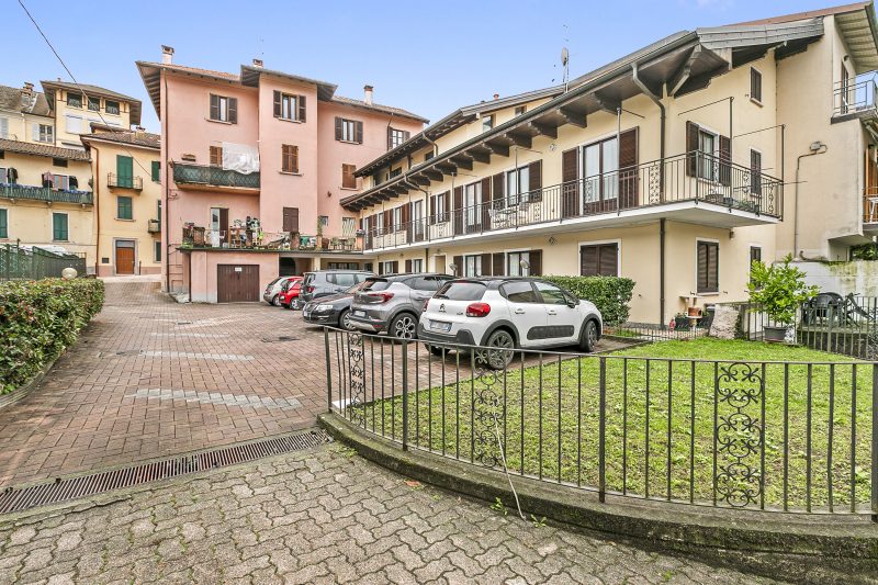 Petalo Bianco: 100m from Lake, Parking and Balcony