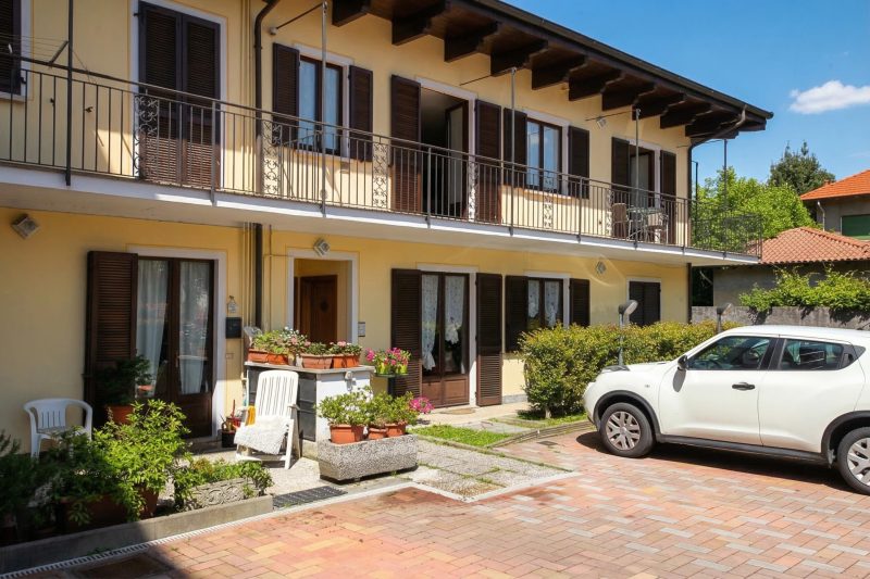 Petalo Bianco: 100m from Lake, Parking and Balcony