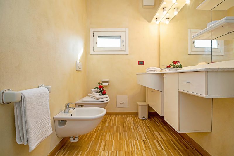 Casa Bel Tramonto - Lakeview Apt + Beach Access