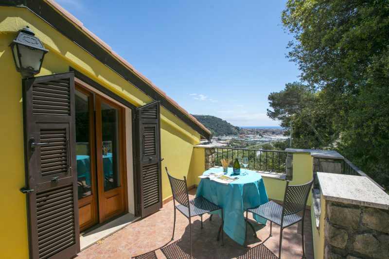 Villa Monte Enrico - With Pool & Jacuzzi
