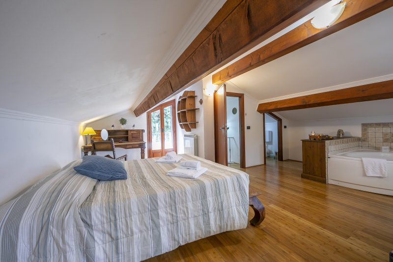 Villa Monte Enrico - With Pool & Jacuzzi