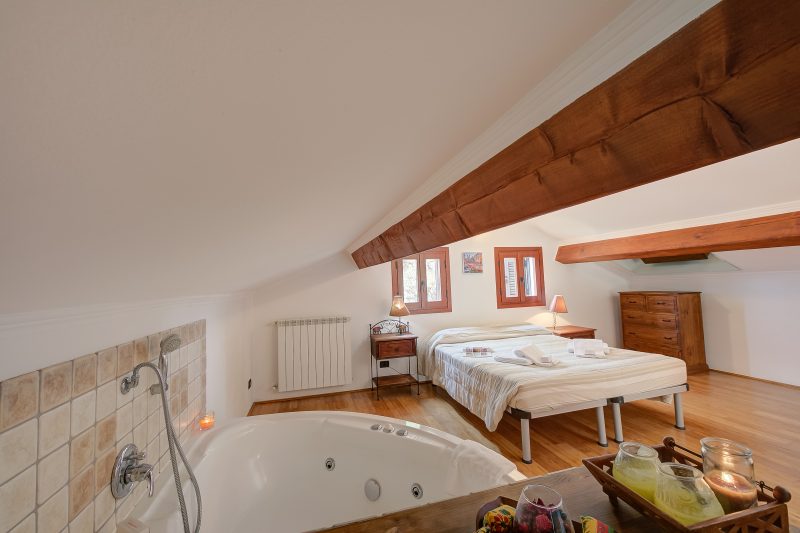 Villa Monte Enrico - With Pool & Jacuzzi