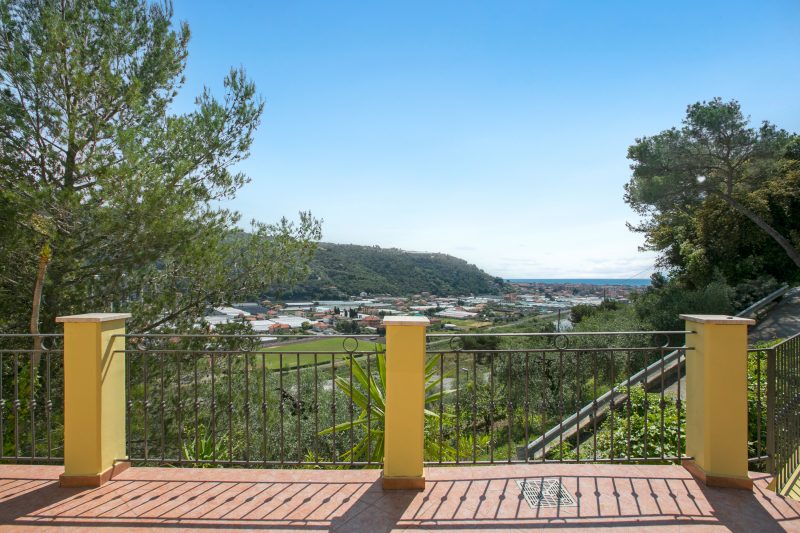 Villa Monte Enrico - With Pool & Jacuzzi