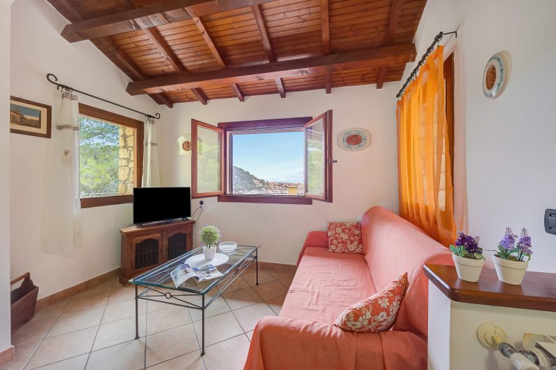 Villa Monte Enrico - With Pool & Jacuzzi