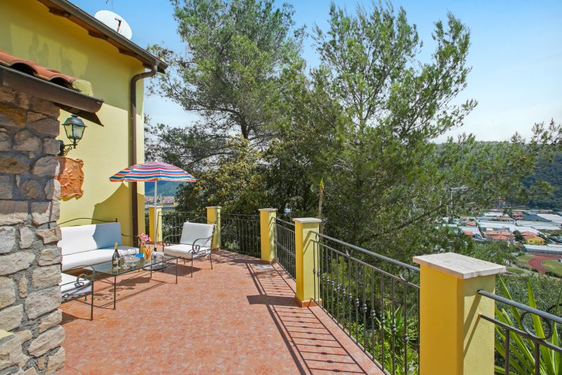 Villa Monte Enrico - With Pool & Jacuzzi