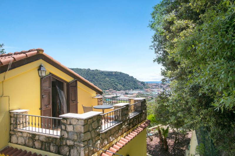 Villa Monte Enrico - With Pool & Jacuzzi