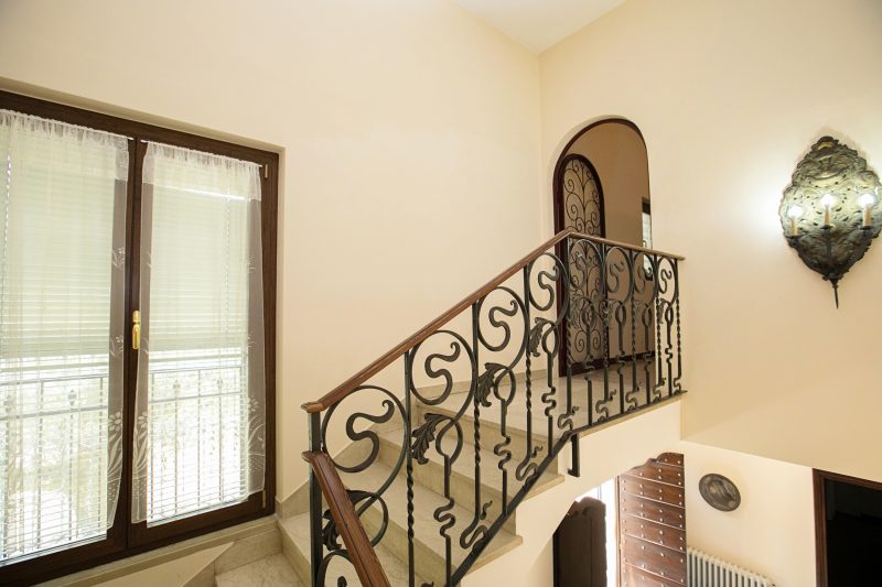 Villa Alberti Apt Emma 900m from Garda lake w/ shared Garden