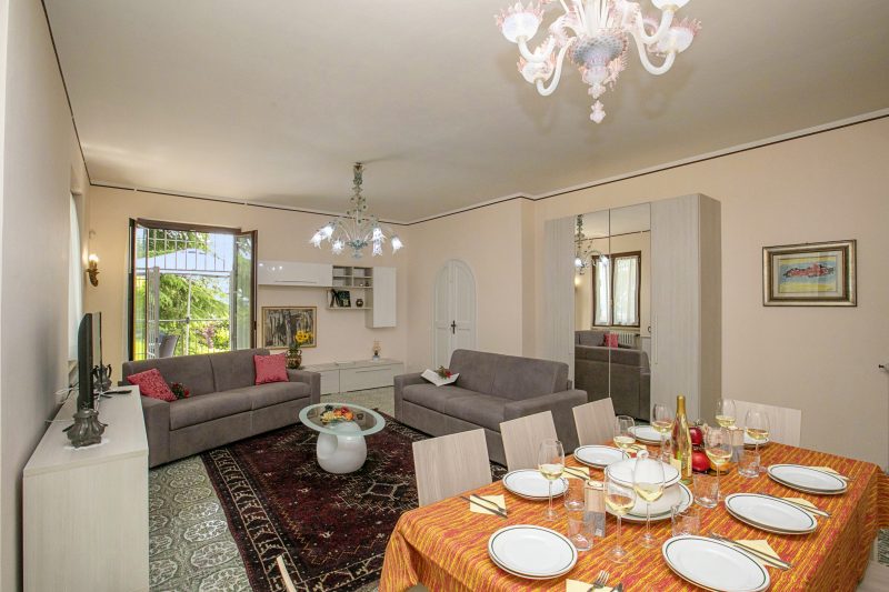 Villa Alberti Apt Emma 900m from Garda lake w/ shared Garden