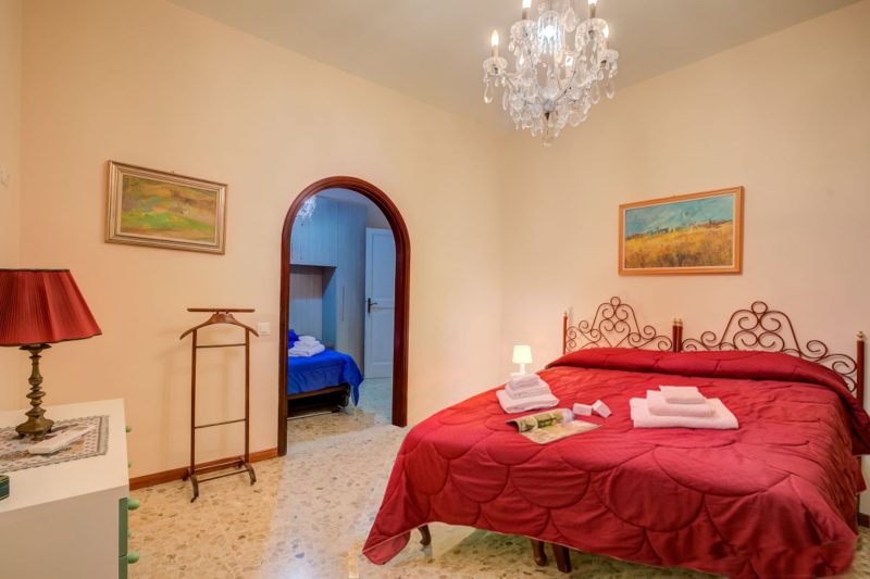 Villa Alberti Apt Emma 900m from Garda lake w/ shared Garden