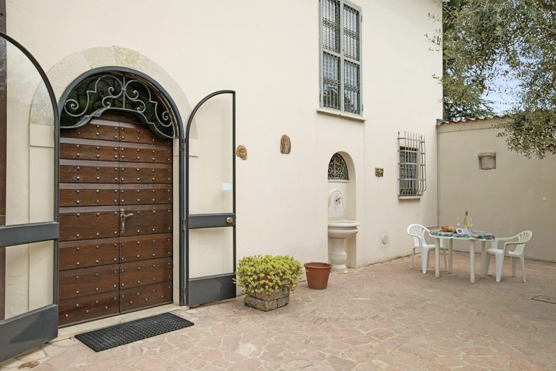 Villa Alberti Apt Emma 900m from Garda lake w/ shared Garden