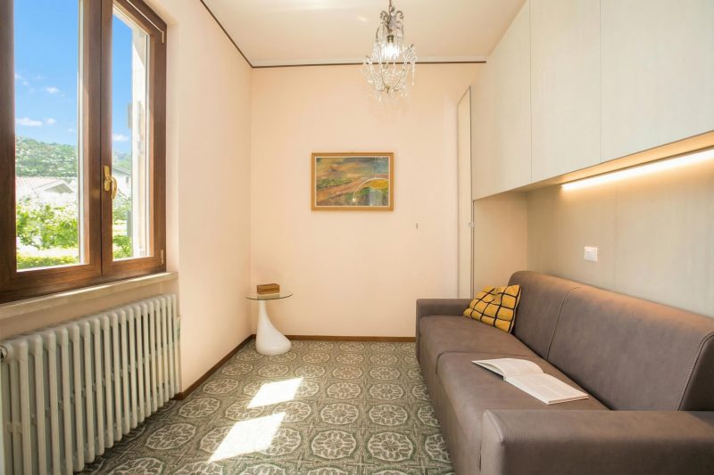 Villa Alberti Apt Emma 900m from Garda lake w/ shared Garden