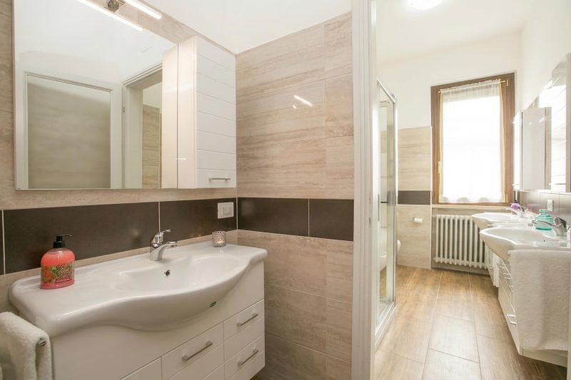 Villa Alberti Apt Emma 900m from Garda lake w/ shared Garden
