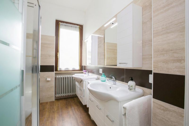 Villa Alberti Apt Emma 900m from Garda lake w/ shared Garden