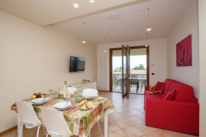 Appartamento Vista Lago: Pool, Garage & Lake View