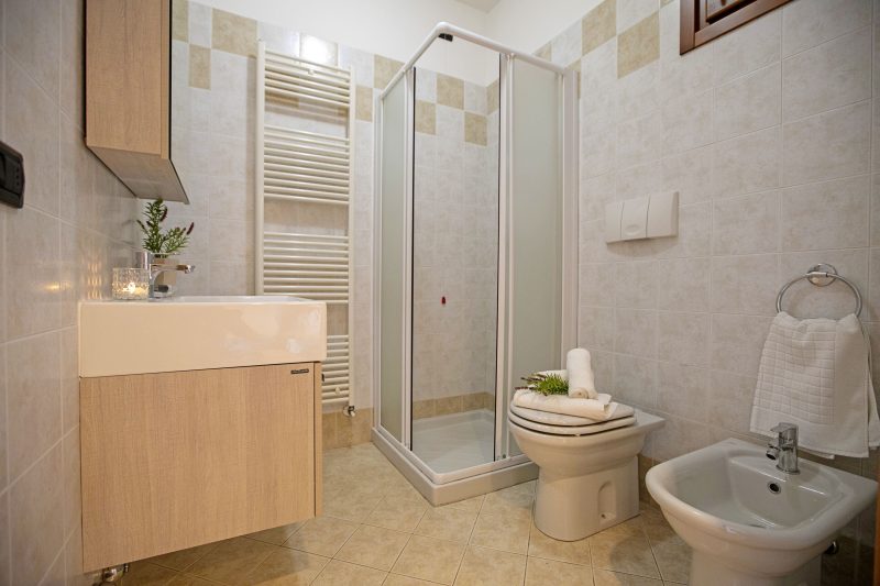 Appartamento Vista Lago: Pool, Garage & Lake View