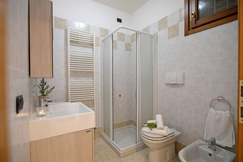 Appartamento Vista Lago: Pool, Garage & Lake View