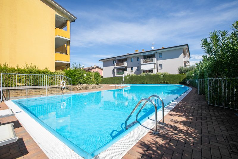 Appartamento Vista Lago: Pool, Garage & Lake View