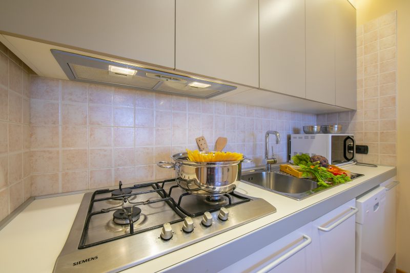 Appartamento Vista Lago: Pool, Garage & Lake View