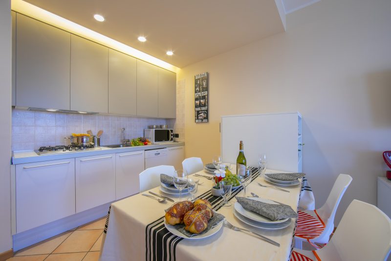 Appartamento Vista Lago: Pool, Garage & Lake View