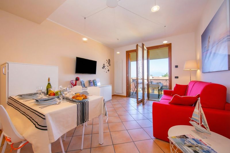 Appartamento Vista Lago: Pool, Garage & Lake View