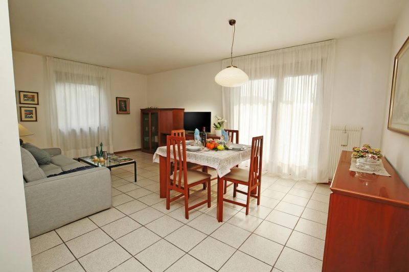 Appartamento Emma with Terrace near the Lake
