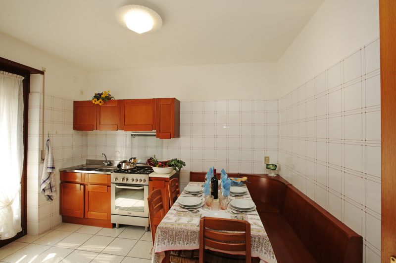 Appartamento Emma with Terrace near the Lake
