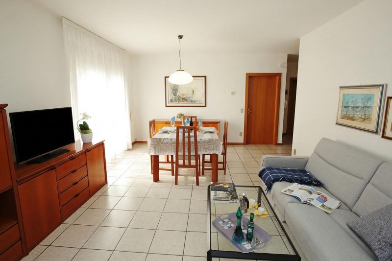 Appartamento Emma with Terrace near the Lake