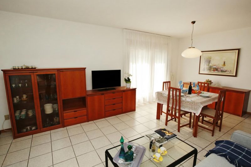Appartamento Emma with Terrace near the Lake