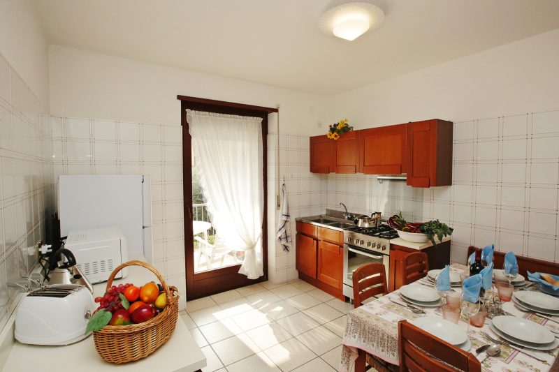 Appartamento Emma with Terrace near the Lake