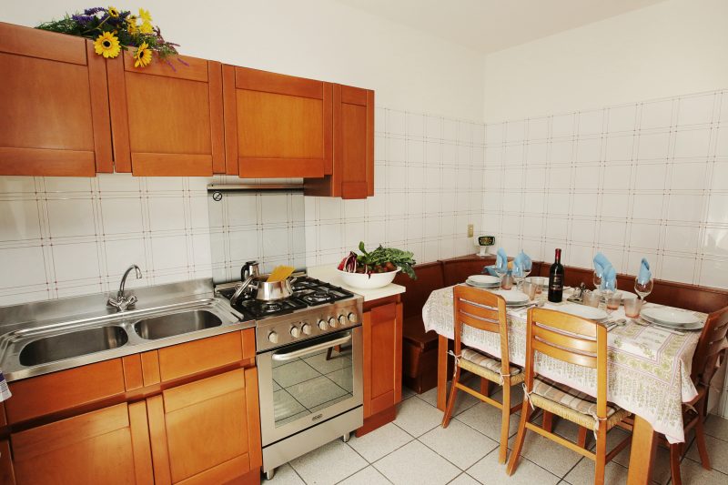 Appartamento Emma with Terrace near the Lake