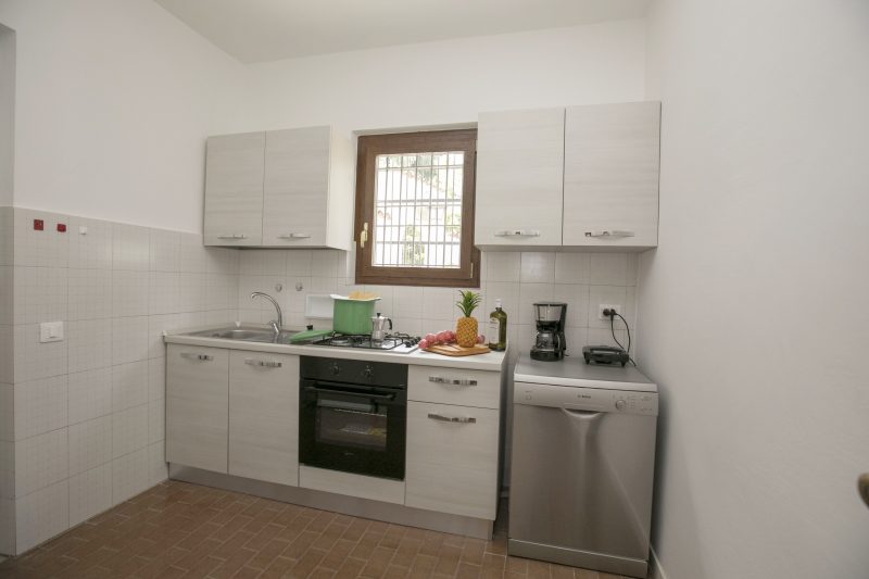 Villa Alberti Apt Bruna 900m from Garda lake w/ shared garden
